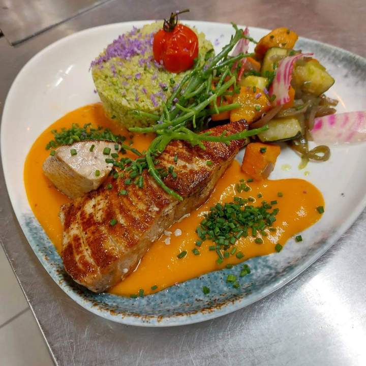 Nous vous proposons des plats à base de saumon fumé.